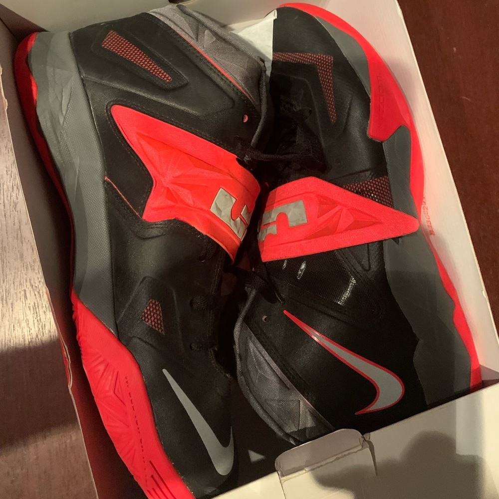 NIKE LEBRON Zoom Soldier VII Basketball Shoes Size 11.5